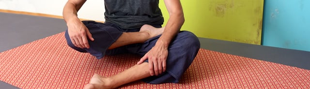 Flexibility in hip, pelvis, pelvic floor, leg: Therapeutic stretching in Zurich at Sensib Thai Studio.